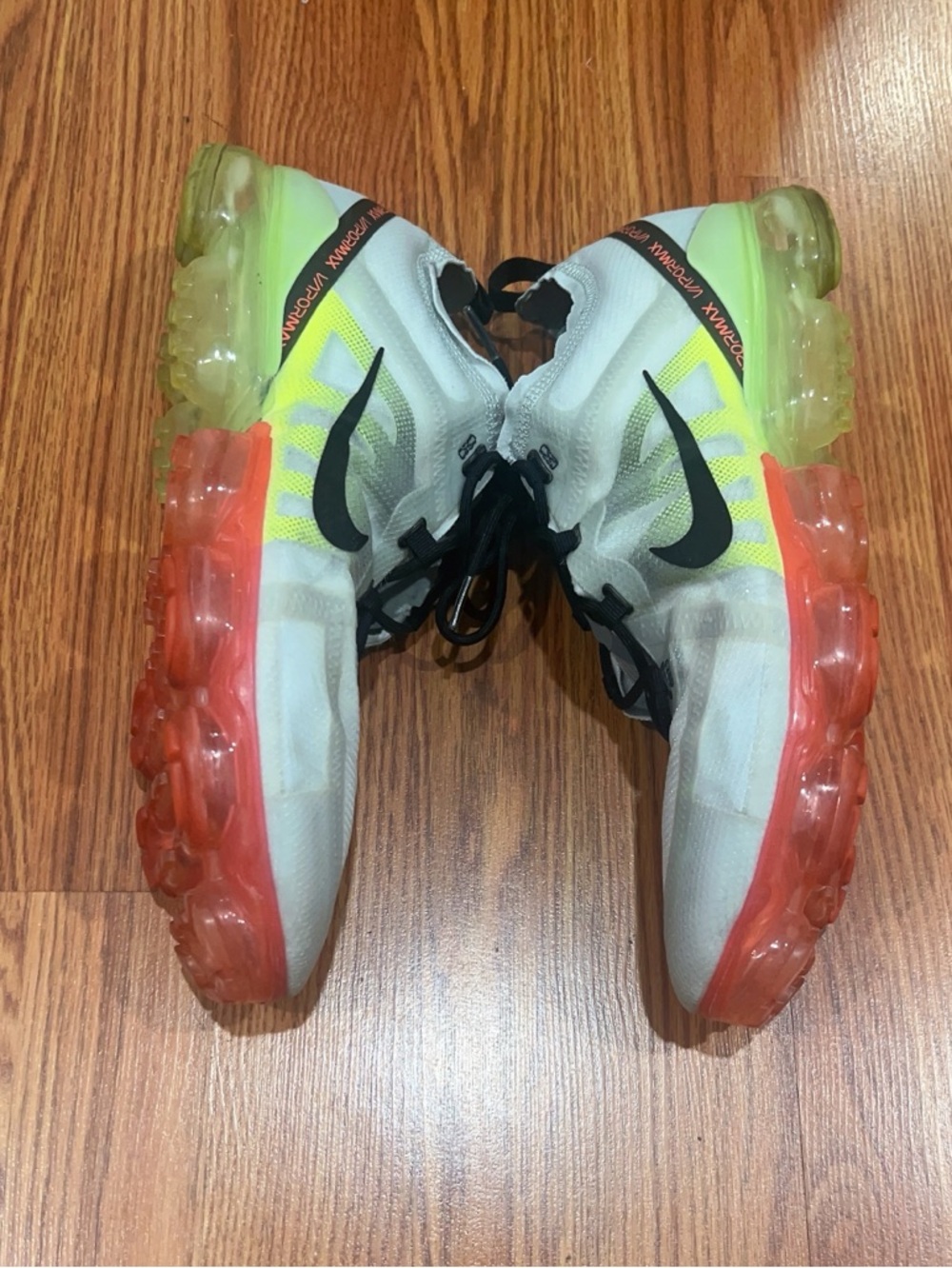Nike Air Vapormax
2019 Pure Platinum Black
Crimson Mens AR6631-007